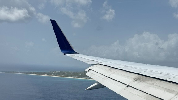 Plane wing with a view of Sint Maarten