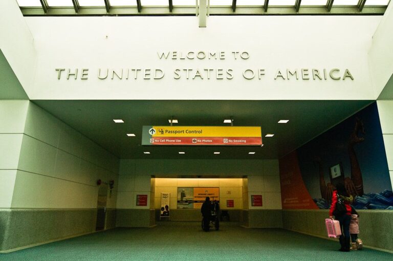 Welcome to the US airport sign